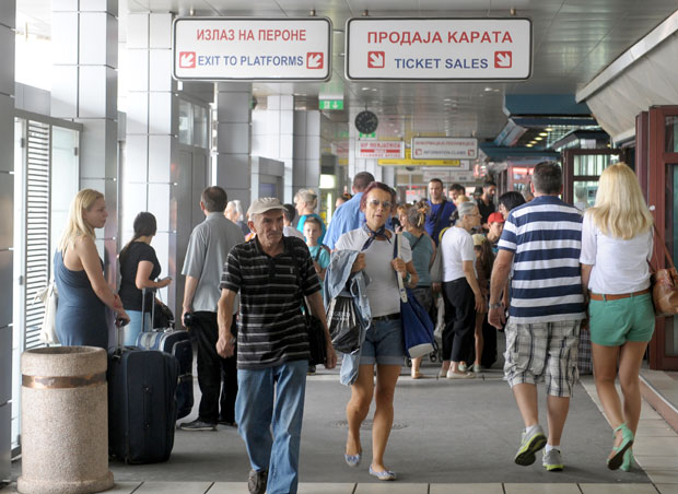 Пероне хoће четири фирме 